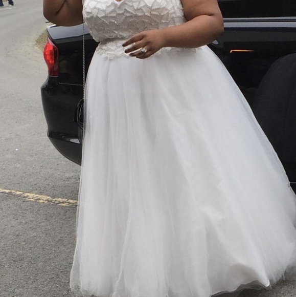 White prom gown with silver rhinestones size 22 - Picture 5 of 7